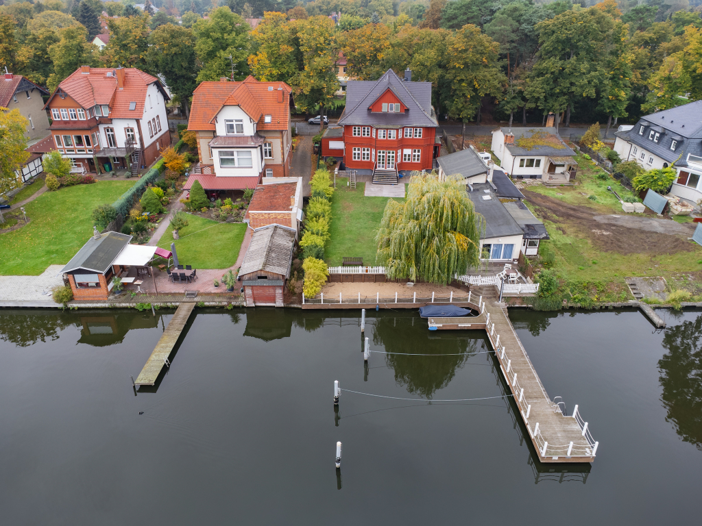 Drone image of three multi-level houses with access to waterfront near Zeuthen, Brandenburg.