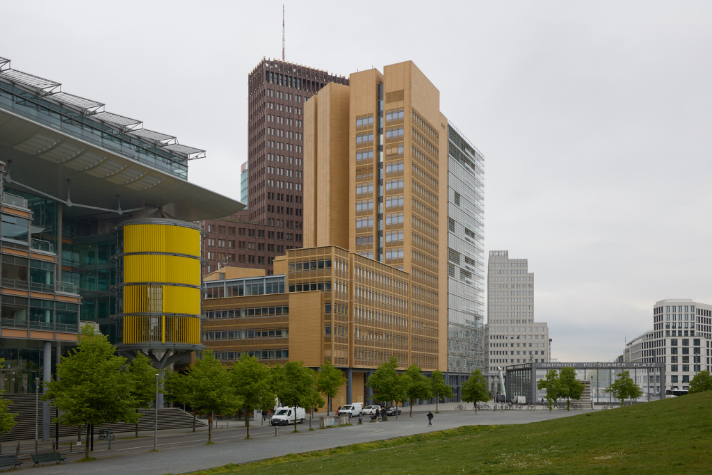 Rückansicht des Forumturms am Potsdamer Platz, Berlin.