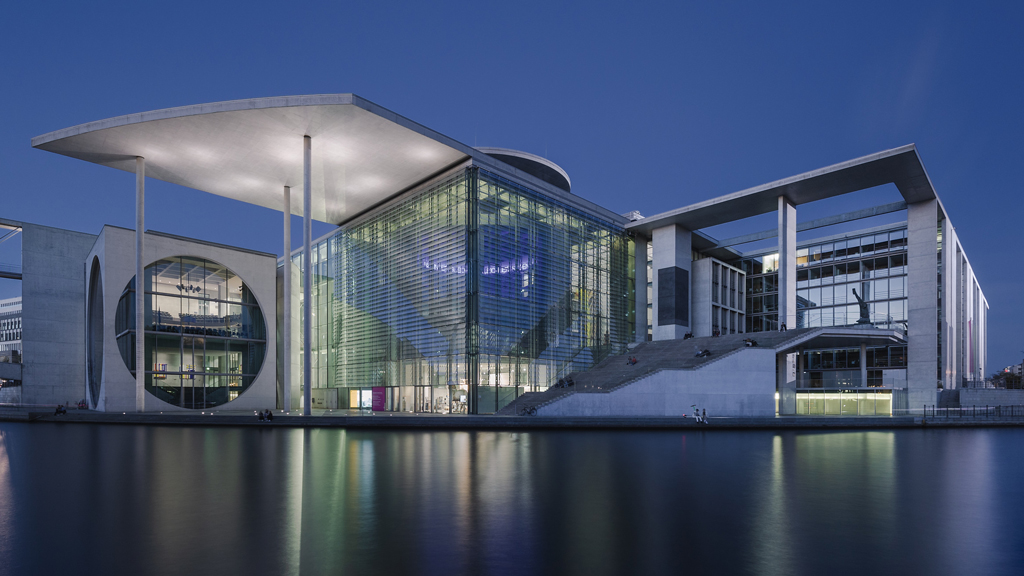 Long exposure of Marie-Elisabeth-Lüders-Haus near the Reichstag Building on a clear evening.